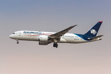 Mexico City, Mexico - 15 Nisan 2022 AeroMexico Boeing 787-8 Dreamliner uçağı Mexico City havaalanında (MEX).
