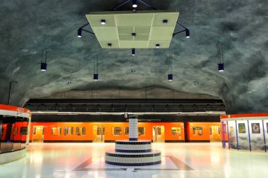 Helsinki, Finlandiya - 21 Ağustos 2013 Ruoholahti metro istasyonu Helsinki, Finlandiya.