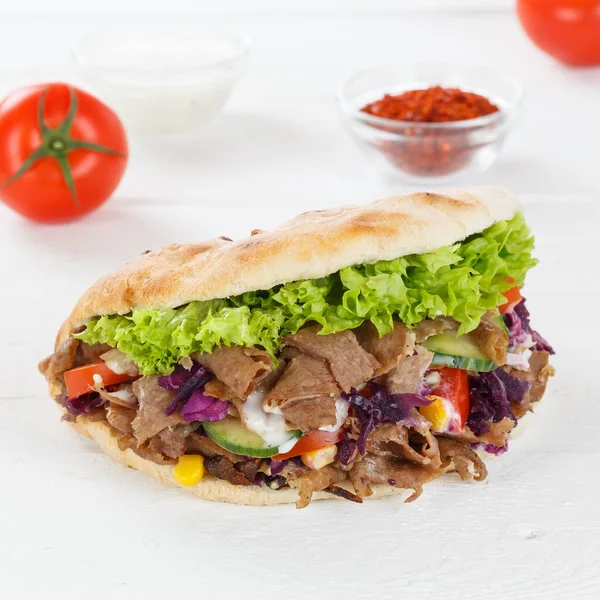 Kebab Doner Kebap Fast Food Przekąska Flatbread Drewnianym Placu Deski — Zdjęcie stockowe