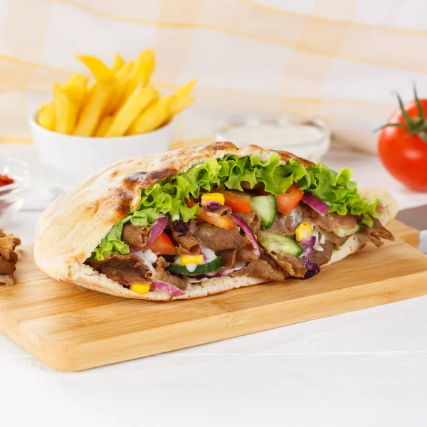 Kebab Doner Kebap Plak Fastfood Plat Brood Met Frietjes Een — Stockfoto