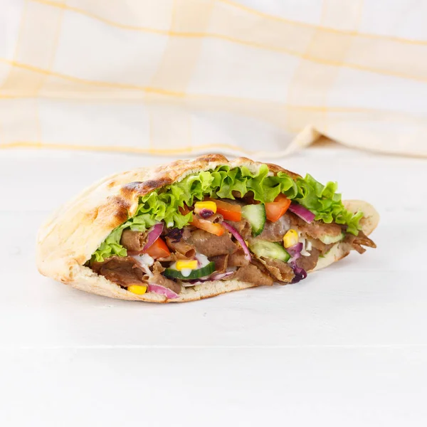 Kebab Doner Fetta Kebap Fast Food Focaccia Una Tavola Legno — Foto Stock