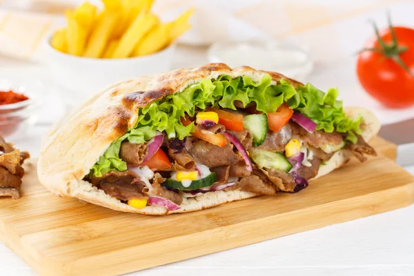 Kebab Doner Kebap Plak Fastfood Plat Brood Met Frietjes Een — Stockfoto