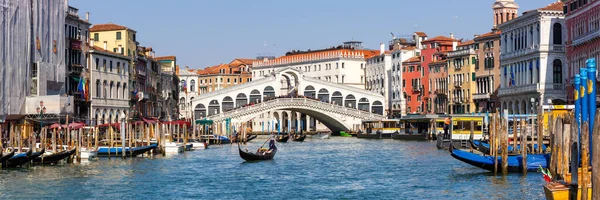 Venetië Rialtobrug Canal Grande Met Gondel Reizen Vakantie Stad Panorama — Stockfoto