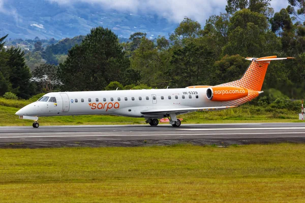 Medellin Κολομβία Απριλίου 2022 Sarpa Embraer 145 Αεροπλάνο Στο Αεροδρόμιο — Φωτογραφία Αρχείου
