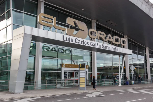 Bogota, Kolombiya - 20 Nisan 2022 Bogota Havaalanı Terminali (BOG) Kolombiya.