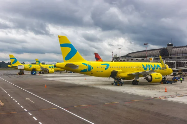 콜롬비아 2022 비바에어에어에어 A320Neo 항공기가 콜롬비아 리오네그로 공항에서 — 스톡 사진