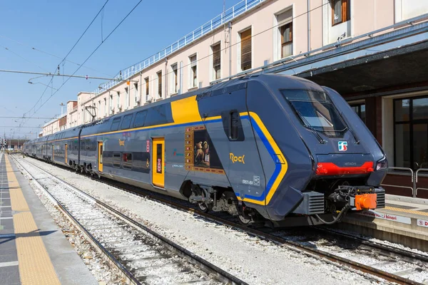 Venetië Italië Maart 2022 Hitachi Caravaggio Rotstrein Openbaar Vervoer Van — Stockfoto