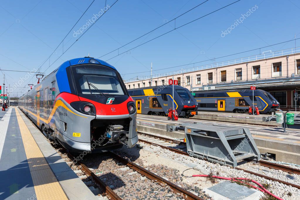 Venezia Marzo 2022 Treni Regionali Trasporto Pubblico Trenitalia