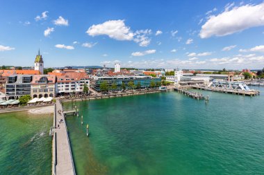 Constance Bodensee Gölü 'nde liman limanı olan Friedrichshafen Rıhtımı Almanya' nın en üst noktasından seyahat ediyor.