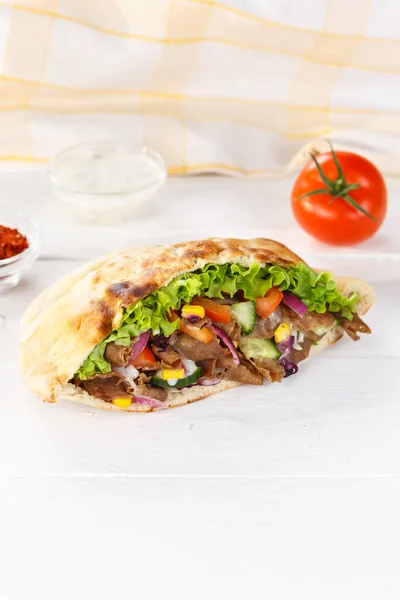 Doner Kebab Doner Kebap Fast Food Pain Plat Sur Une — Photo