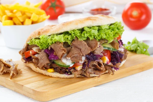 Doner Kebab Doner Kebap Fastfood Maaltijd Plat Brood Met Frites — Stockfoto