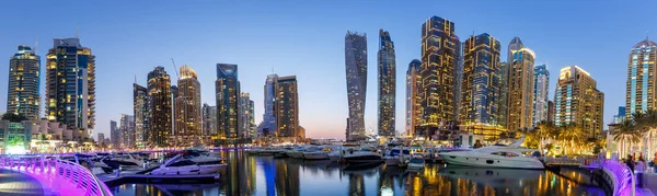 Dubai Marina Skyline Yacht Architettura Portuale Viaggiare Notte Crepuscolo Panorama — Foto Stock