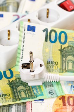 Elektrik fiyatının maliyeti kablo hattı portresi biçiminde elektrik kablosu ile sembolik fotoğraf