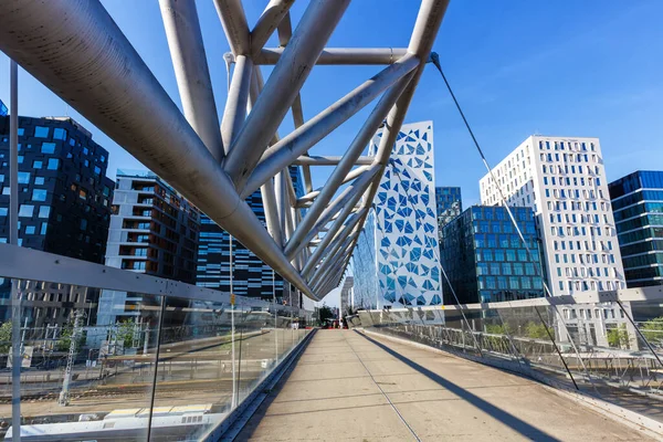 奥斯陆天际线现代城市建筑建筑与桥梁在条形区旅行在挪威 — 图库照片