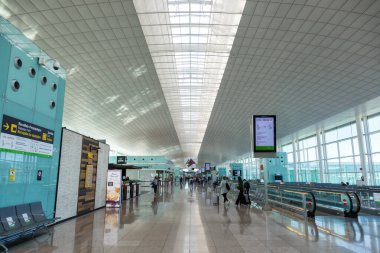 Barselona, İspanya - 21 Şubat 2022: İspanya 'daki Bacelona Havaalanı Terminali.