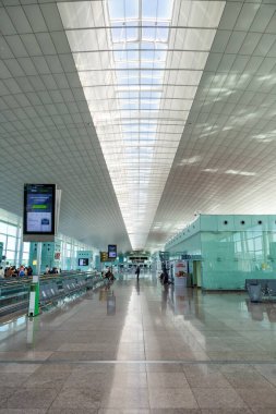 Barselona, İspanya - 21 Şubat 2022: İspanya 'daki Bacelona Havaalanı Terminali.