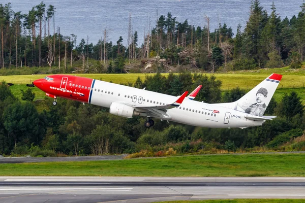 Bergen Norway August 2022 Norwegian Boeing 737 800 Airplane Bergen — Stock Photo, Image