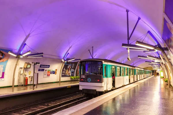 Παρίσι Γαλλία Ιουνίου 2022 Μετρό Παρίσι Υπόγειο Σταθμό Gambetta Μέσα — Φωτογραφία Αρχείου