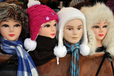 dört wollen şapkalar