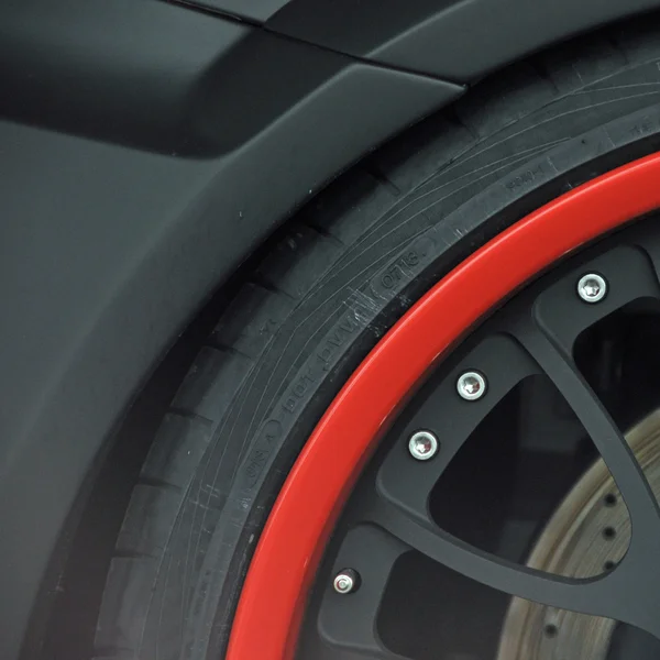 Neumático de coche de carreras Fotos de stock libres de derechos