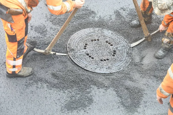 Workers Pickaxe Lifting Man Hole Cover Asphalt Road — Stock Photo, Image