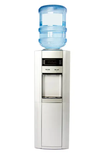 Beyaz arka planda izole edilmiş su şişeli beyaz soğutucu