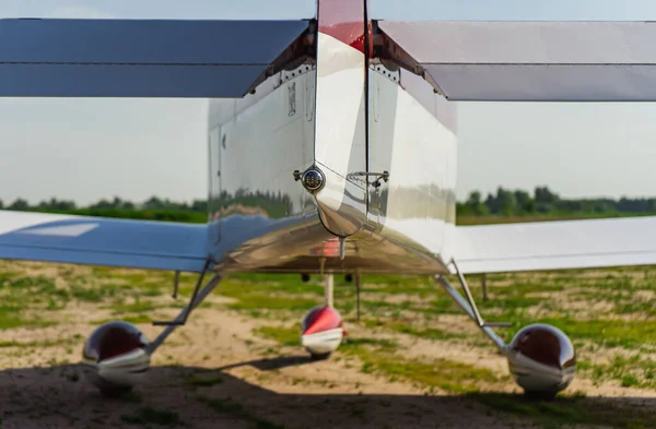 Kleines Weißes Privatflugzeug Vor Dem Flug Frontansicht Nahaufnahme — Stockfoto