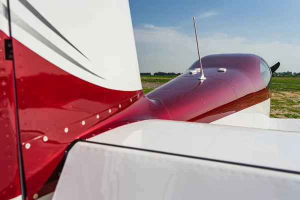 Kleines Weißes Privatflugzeug Vor Dem Flug Frontansicht Nahaufnahme — Stockfoto