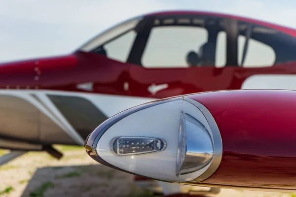 Kleines Weißes Privatflugzeug Vor Dem Flug Frontansicht Nahaufnahme — Stockfoto