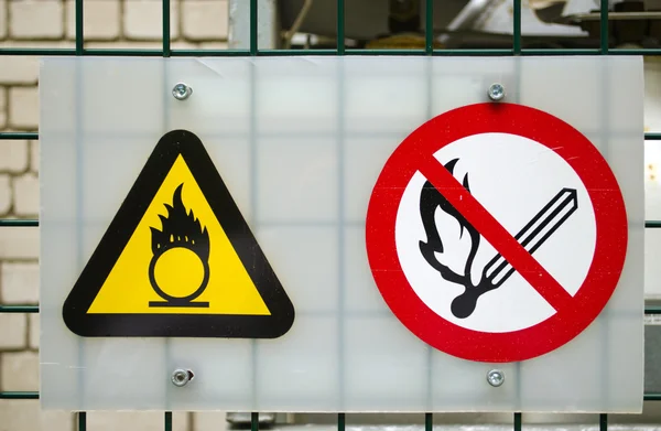 Fire warning signs compressed oxygen gas cylinders — Stock Photo, Image