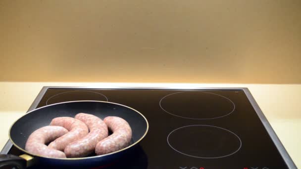 Meat sausages baking pan — Stock Video