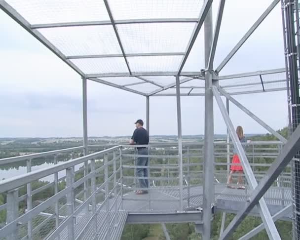Mooi uitzicht vanaf uitkijktoren. — Stockvideo