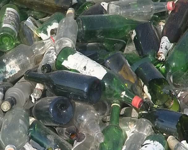 Glass bottle recycling. — Stock Video