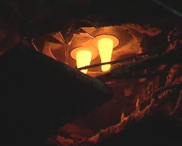 Le recyclage du verre. fabrication de bouteilles usine industrielle .