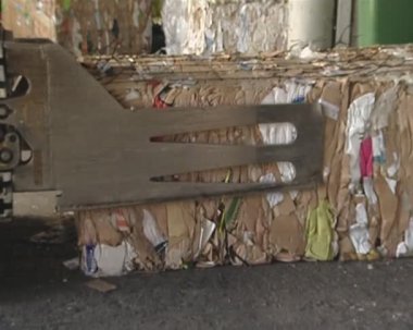 geri dönüşüm için preslenmiş paper.preparing traktör yapı taşları