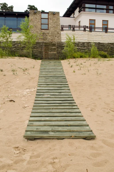 Meer hölzerne Planke Weg Haus geflochten Zaun — Stockfoto