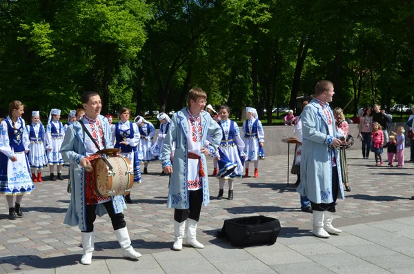 ウクライナの民俗音楽、ダンスおよび歌うを表す — ストック写真