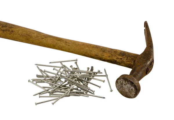 Retro arrugginito martello chiodi mucchio isolato — Foto Stock