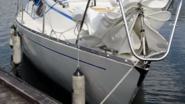 closeup yat tekne su taşımak Rüzgar dock pier yakınındaki