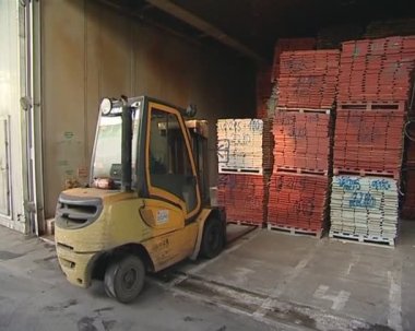 panelleri özel traktör ile hareketli panoları üzerine inşa.