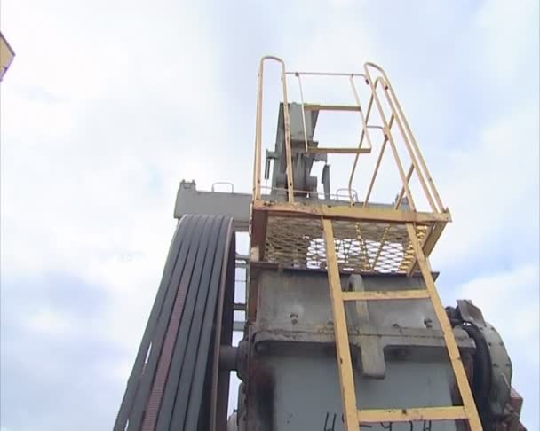 Olja gruvdrift maskin detaljer. jordens resurser bryta bransch. — Stockvideo