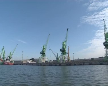 büyük endüstriyel gemi yelken. Kargo sanayi.
