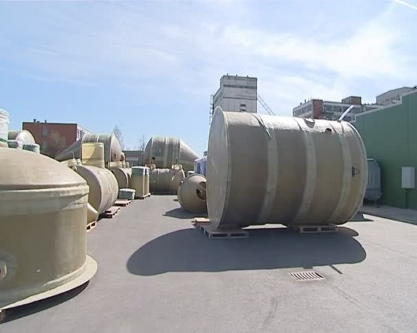 Equipamento utilizado na limpeza de águas residuais. proteger o ambiente . — Vídeo de Stock