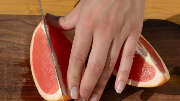 Cut grapefruit pomelo — Stock Video