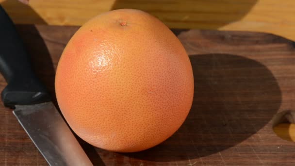 Geschnittene Grapefruit Pomelo — Stockvideo