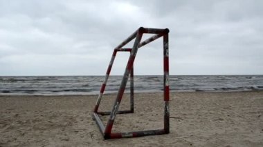Futbol kapısı deniz kum