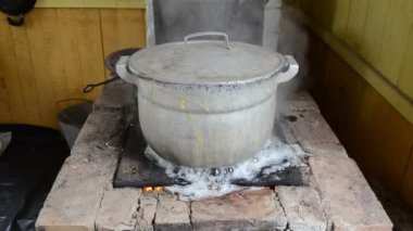 pot su kaynatın akışı yanık