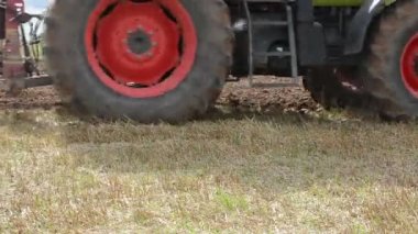 closeup traktör pulluk