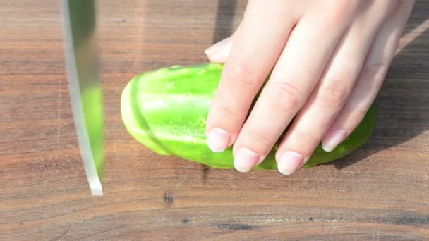 Woman cut cucumber knife — Stock Video