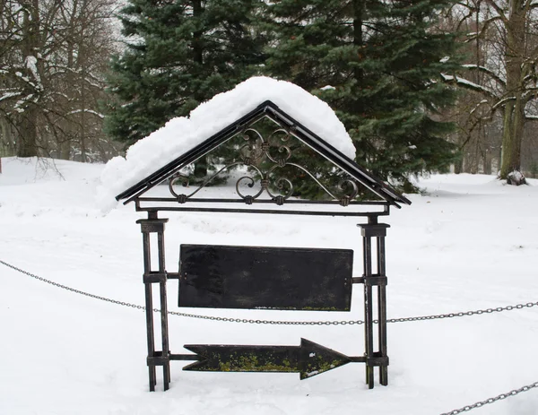 Flèche en acier direction endroit vide texte hiver neige — Photo